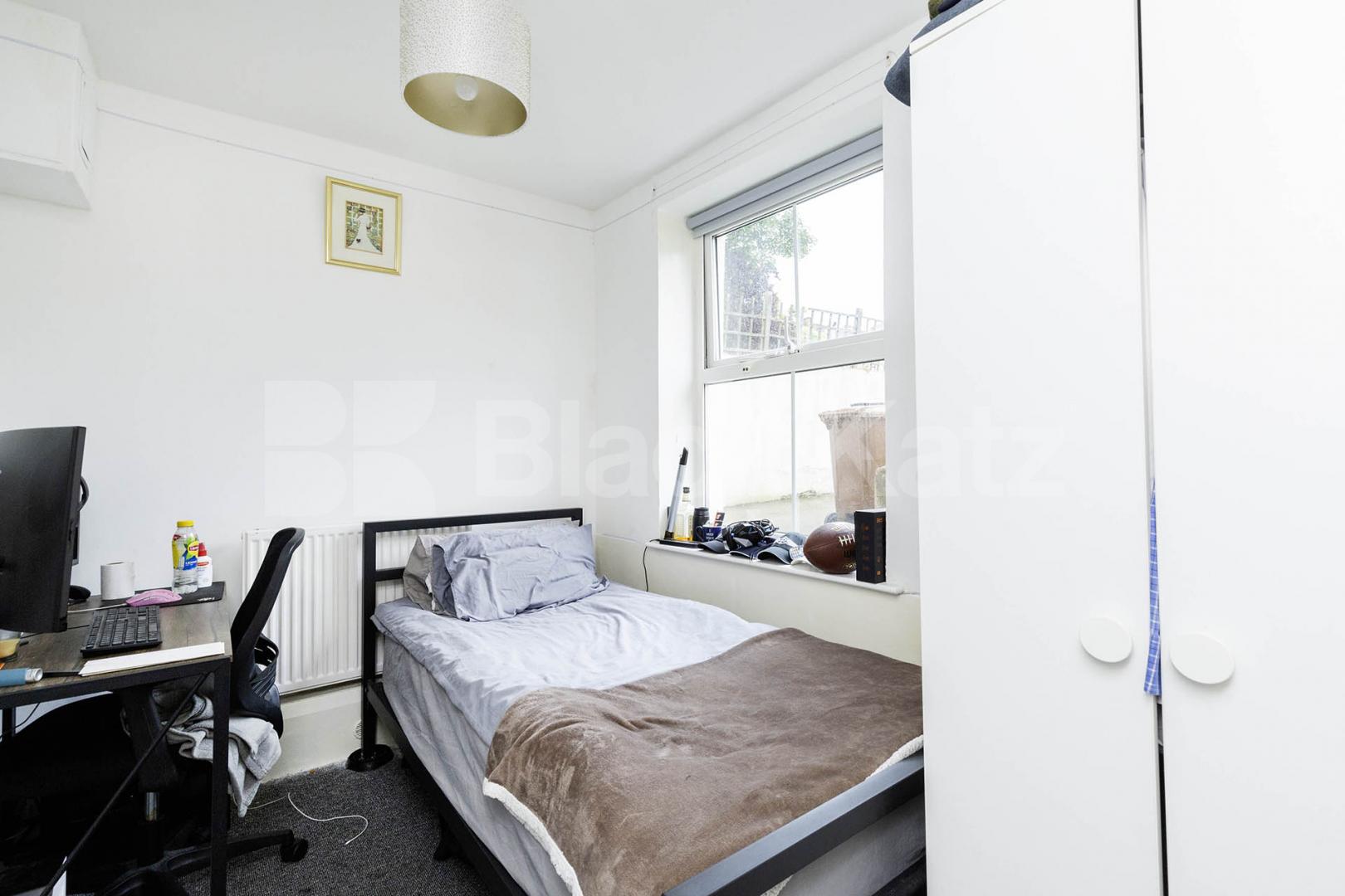 Two bed apartment located within a gated double fronted development  Camden Road, Camden Borders